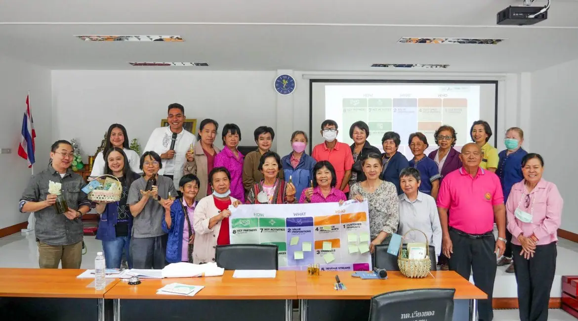 สื่อสารฯ มช. ร่วมเป็นวิทยากร Workshop การจัดทำแผนธุรกิจเพื่อชุมชน (CBMC: Community Business Model Canvas) ยกระดับผลิตภัณฑ์สมุนไพรจากภูมิปัญญาชุมชนตำบลเวียงยอง จ.ลำพูน